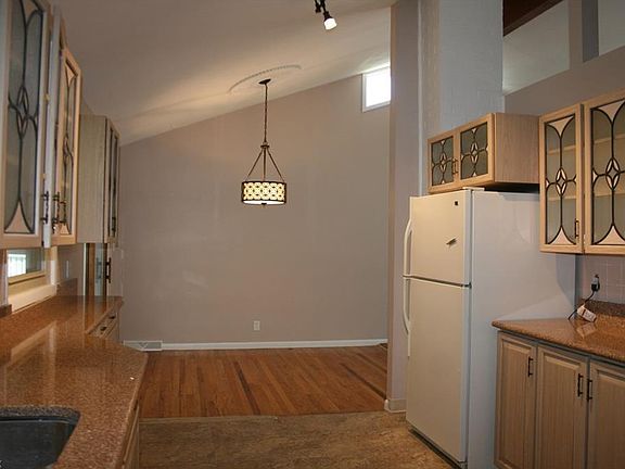 5th image of 6572 Crestwood Ln