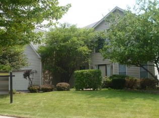 2612 Willow Ridge Dr, Naperville, IL 60564