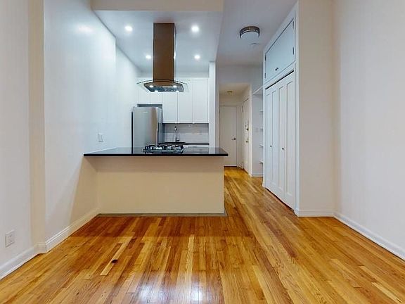 4th image of 219 E 88th St APT 1C