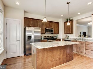 8052 Saint Julia Pl, Alexandria, VA 22309
