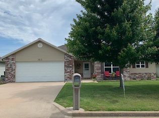 1815 N Meadows Dr, Neosho, MO 64850