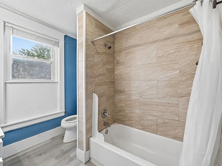118 Wilson Ave — Photo 17
