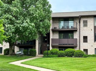 16350 Heather Ln APT 201, Middleburg Heights, OH 44130