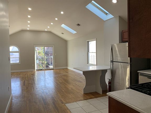 2nd image of 303 Arlington Ave