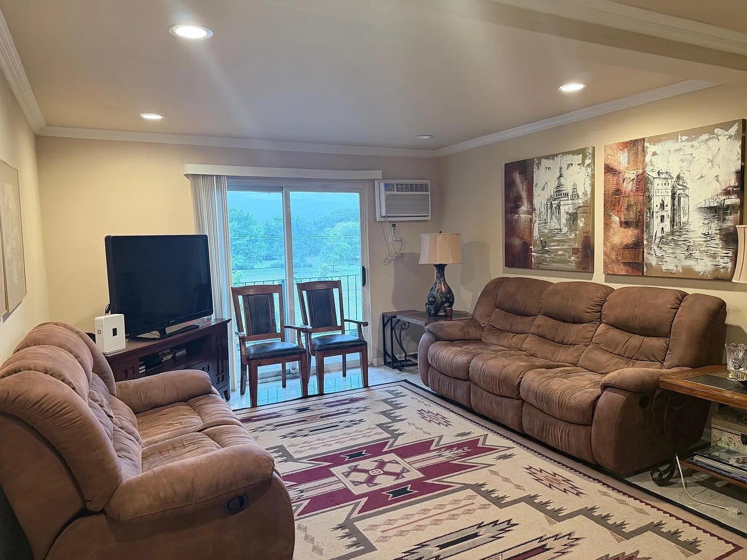 3 bed, 1200 sqft, $2,450 — Photo 2