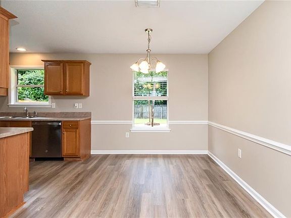 4th image of 7634 Broome Ct