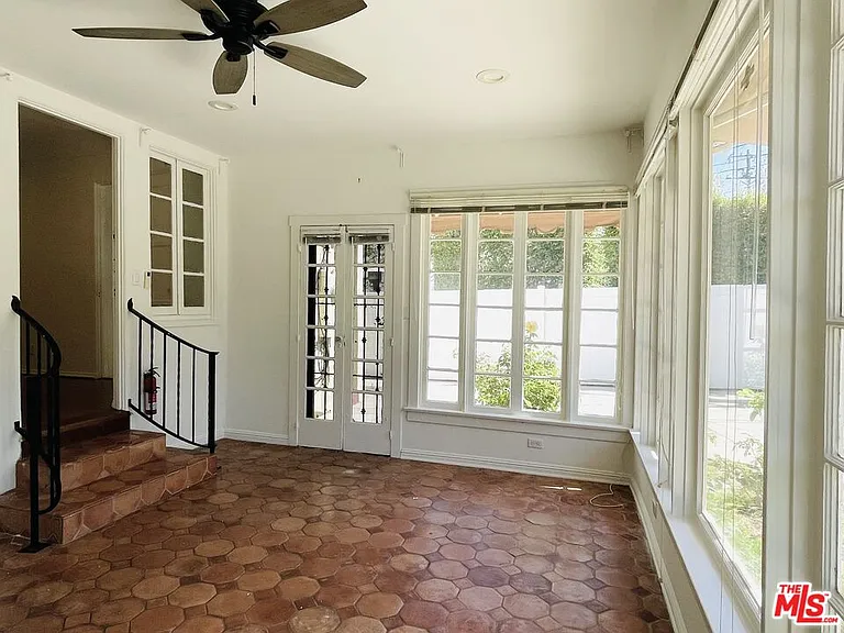 203 N Doheny Dr — Photo 20