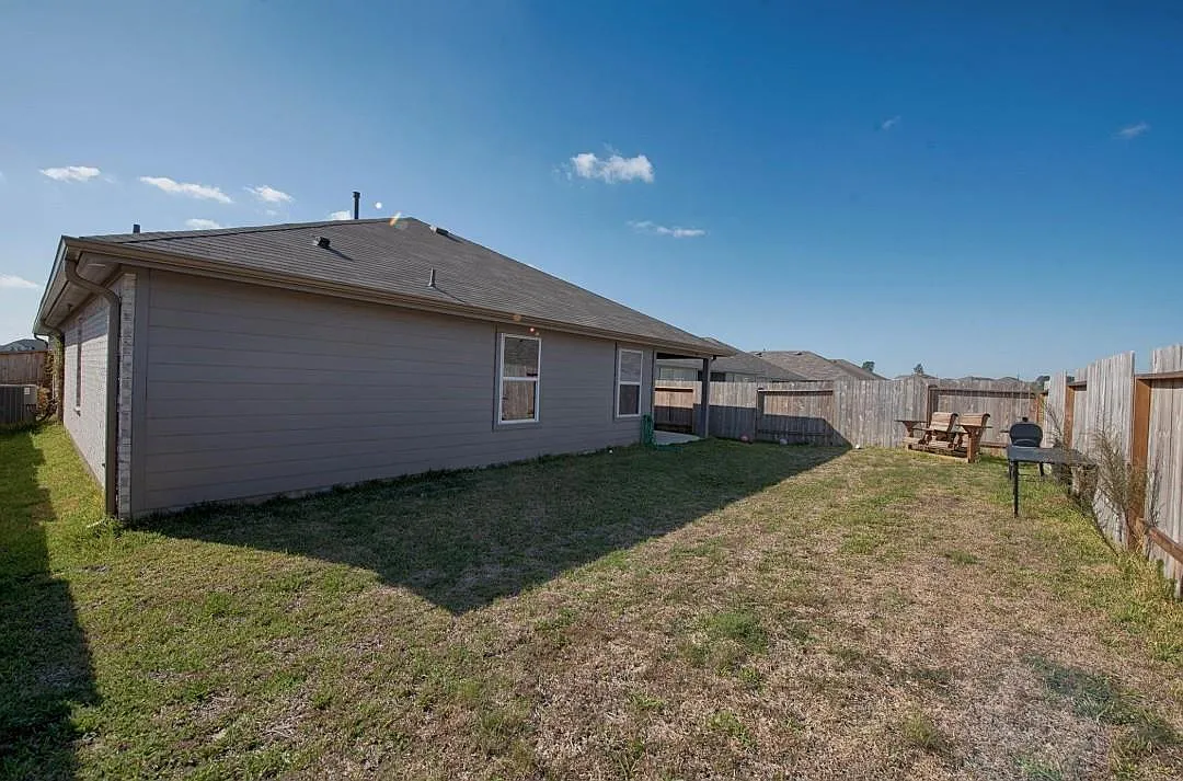 4 bed, 2041 sqft, $2,500 — Photo 4