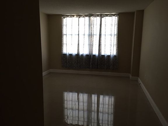 5th image of 2780 NE 183rd St APT 604