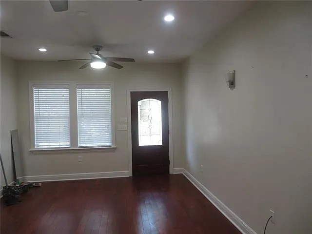 3 bed, 3.5 bath, 1560 sqft, $2,000 — Photo 3