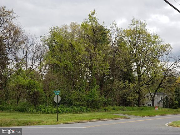 2nd image of W Oak Ridge Dr