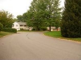 87 Crosswind Dr, Shrewsbury, PA 17361