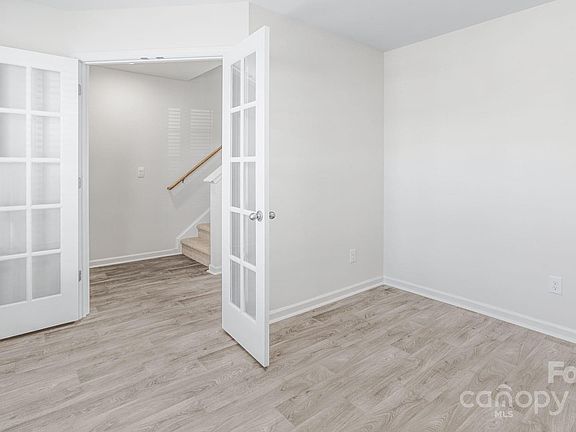 3rd image of 119 Nickel Plate Dr