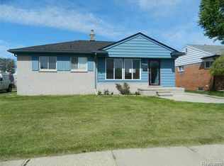 26131 Hoffmeyer St, Roseville, MI 48066