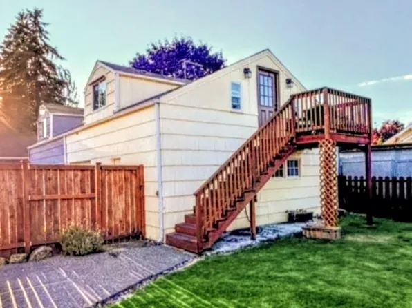 519 5th Ave SW #B, Puyallup, WA 98371