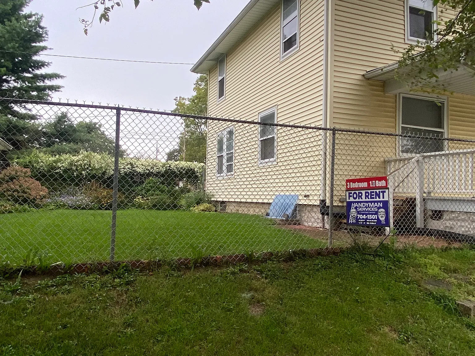 3 bed, 1300 sqft, $1,400 — Photo 2