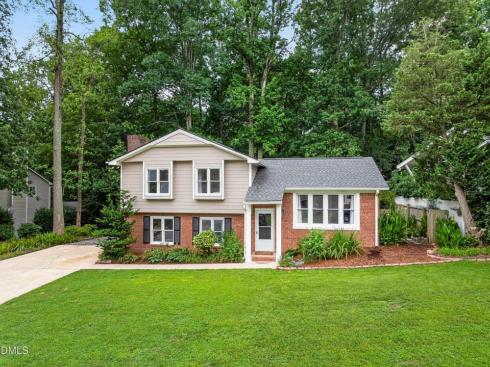 1st image of 812 Pinewood Dr