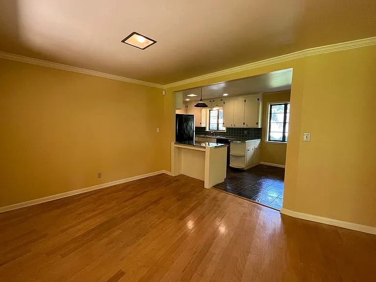 4014 E 42nd St — Photo 7