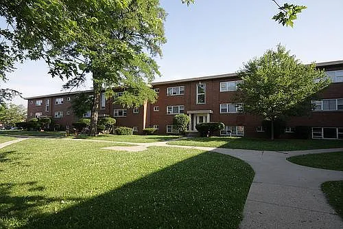 50 - SAXONY COURT APARTMENTS — Photo 3
