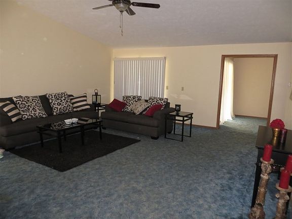 3rd image of 3434 Victoria Ave