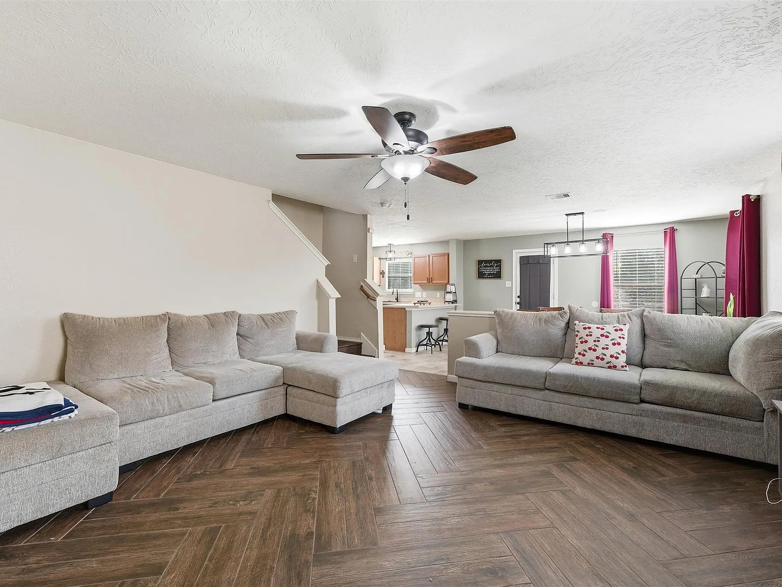 3 bed, 2.5 bath, 2101 sqft, $1,975 — Photo 4
