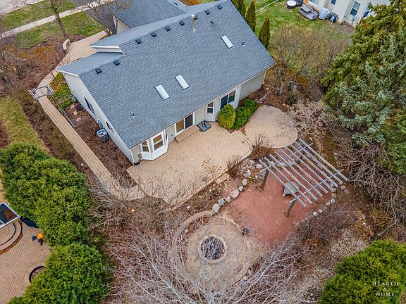 4th image of 1353 Windsor Ln