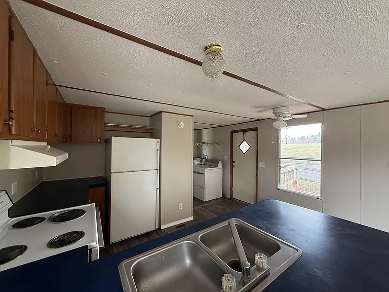 253 Ideal Cres — Photo 5