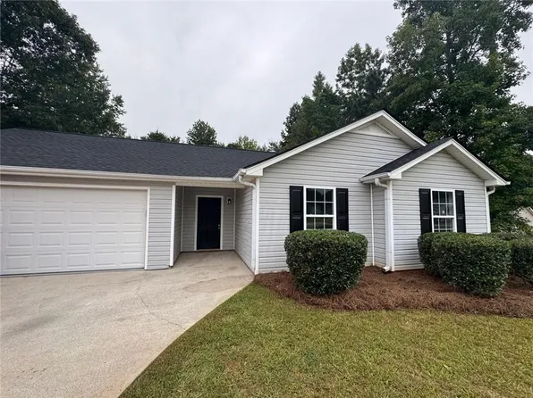 97 Twin Oaks Trl, Dallas, GA 30157