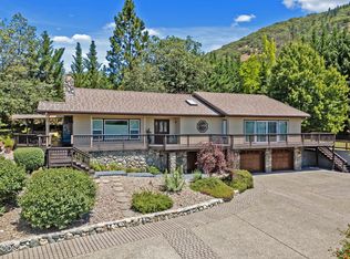 1438 NE Sherman Ln, Grants Pass, OR 97526