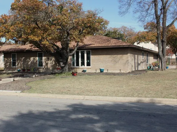 985 Mockingbird St, Stephenville, TX 76401