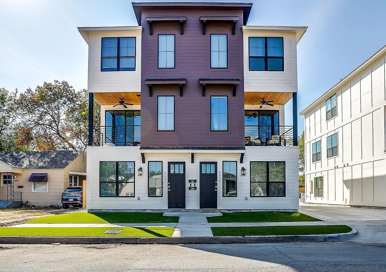 2321 Benbrook-2027 — Photo 1