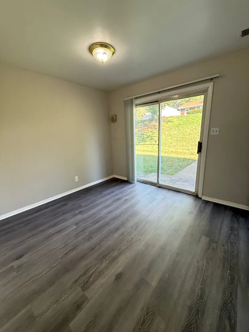 Three Bedroom Townhome — Photo 4