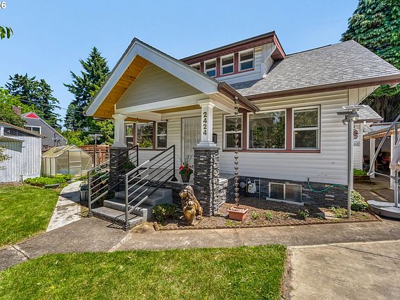 2nd image of 2424 NE 102nd Ave