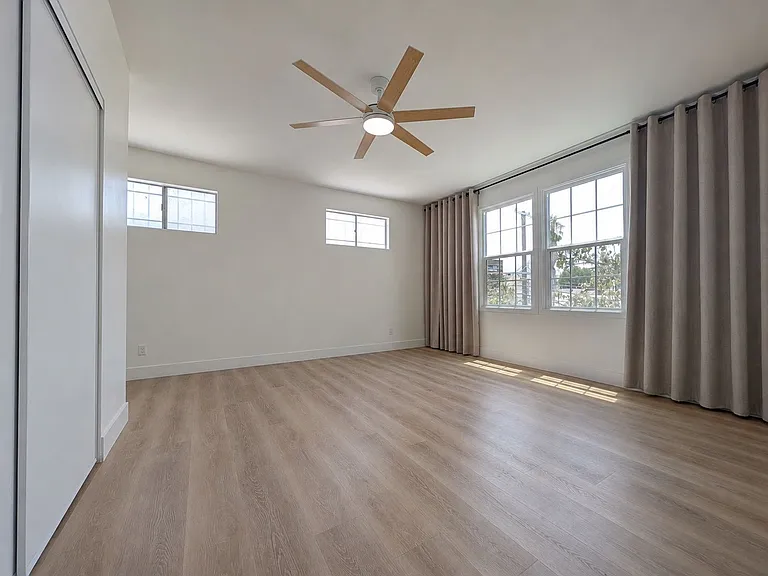 300 N Bonnie Brae St #302 — Photo 11