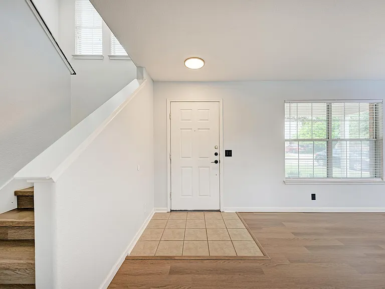 125 Holland St — Photo 4