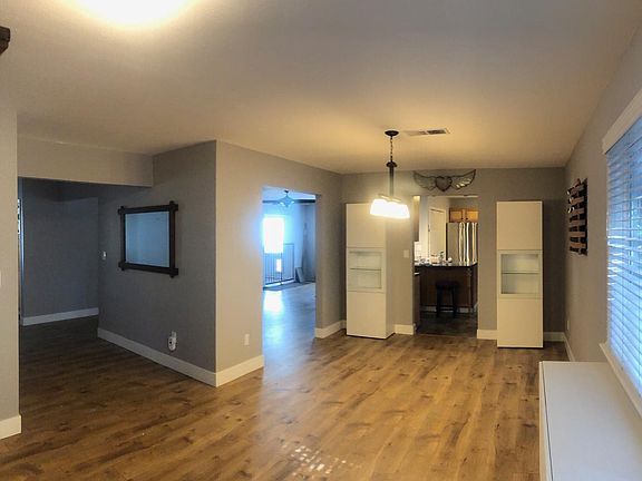 2nd image of 1339 Linden St