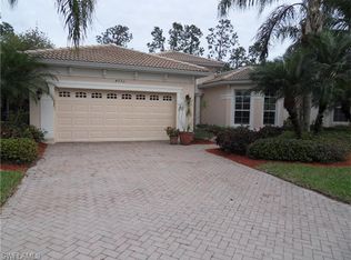 4752 Cerromar Dr, Naples, FL 34112