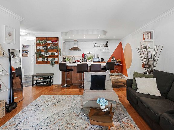 5th image of 9857 Manchester Dr #211