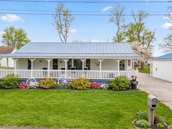 945 E Worthsville Rd, Greenwood, IN 46143