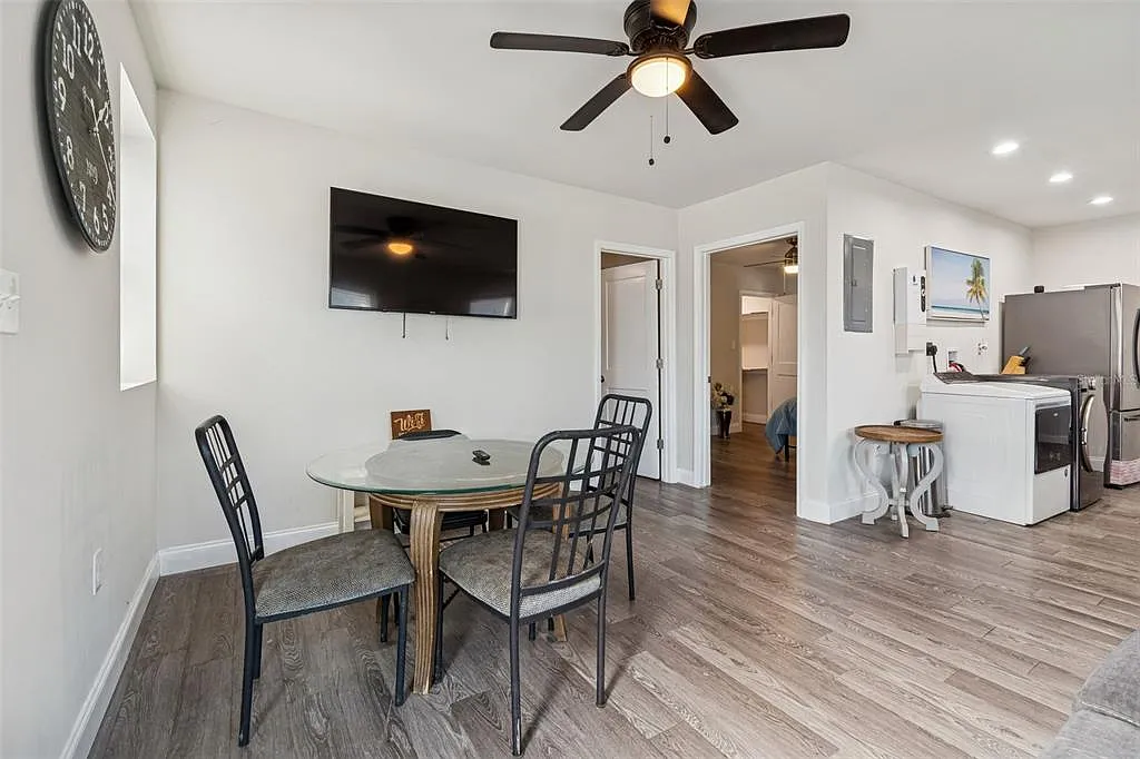 2 bed, 1.0 bath, 1000 sqft, $1,500 — Photo 2