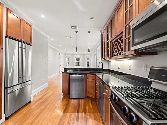 2nd image of 81 Auckland St #1