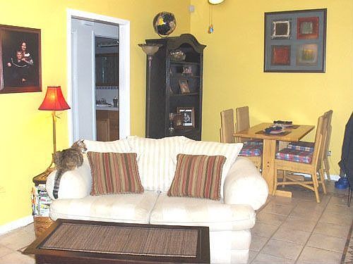 Den area and breakfast nook