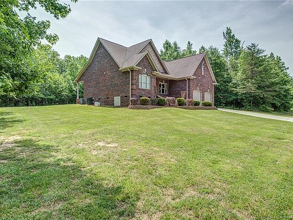 2nd image of 1202 Jacourt Ln