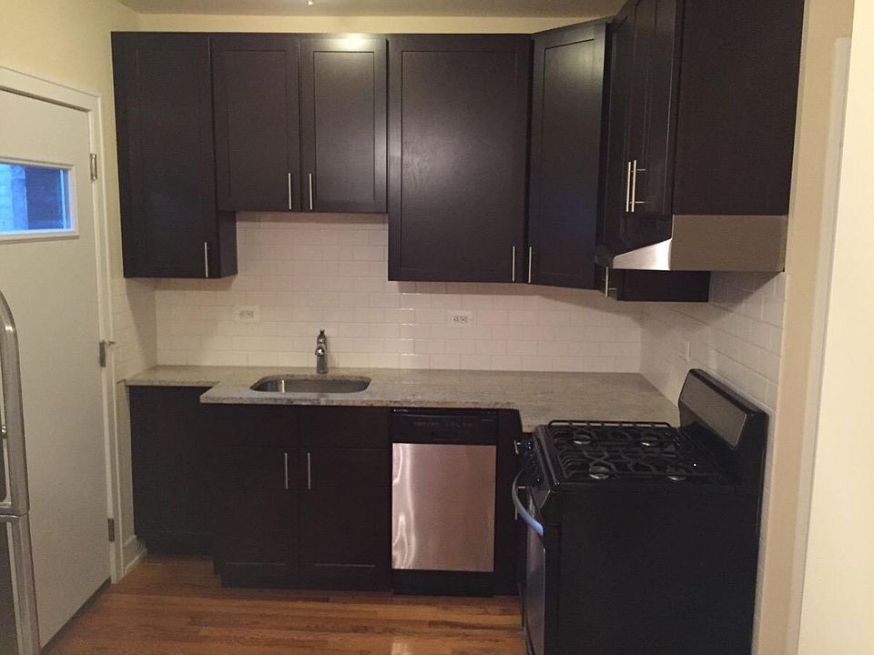 1st image of 518 W Cornelia Ave #1L
