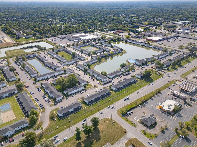 Lake Castleton Apartments — Photo 21