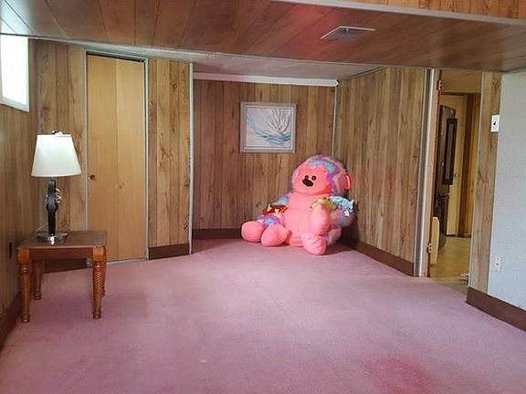 3rd bed on lower level