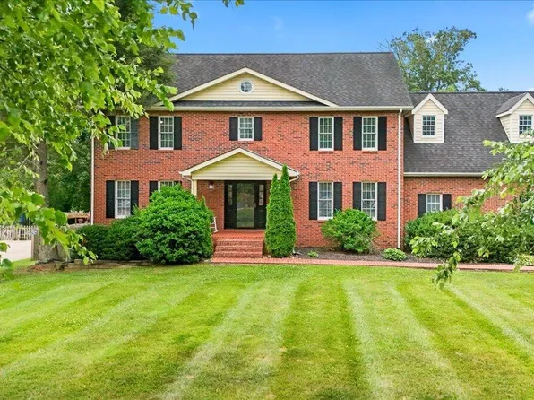 223 Colony Dr, Bristol, TN 37620