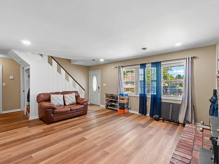 10 N Meadow Dr — Photo 3