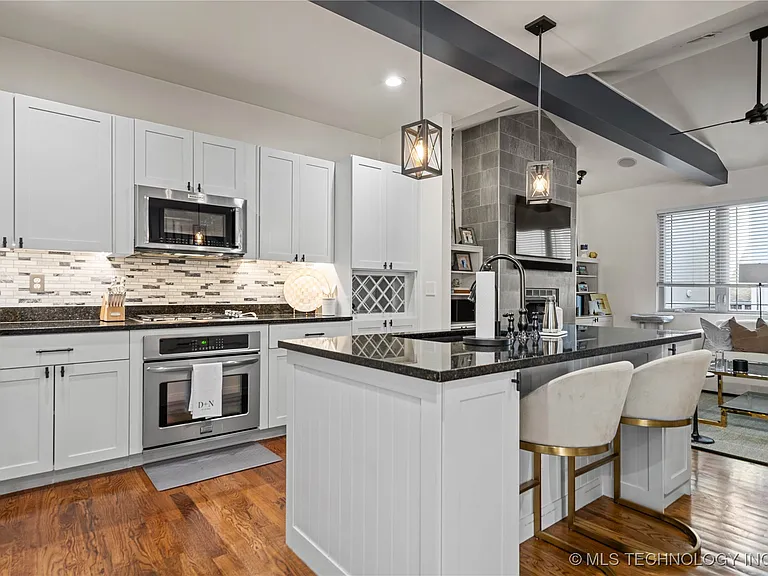 1407 S Saint Louis Ave #B — Photo 11