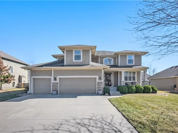 1813 NE Park Ridge Cir, Lees Summit, MO 64064